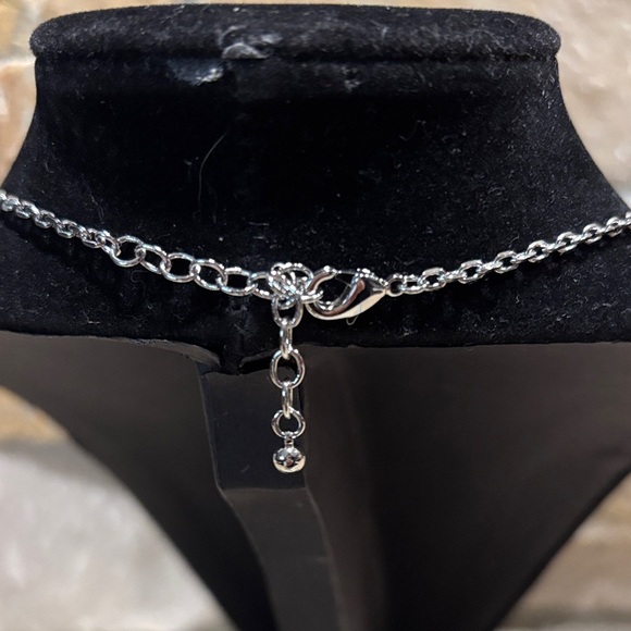 Gucci Silver Logo Necklace - Picture 2 of 5